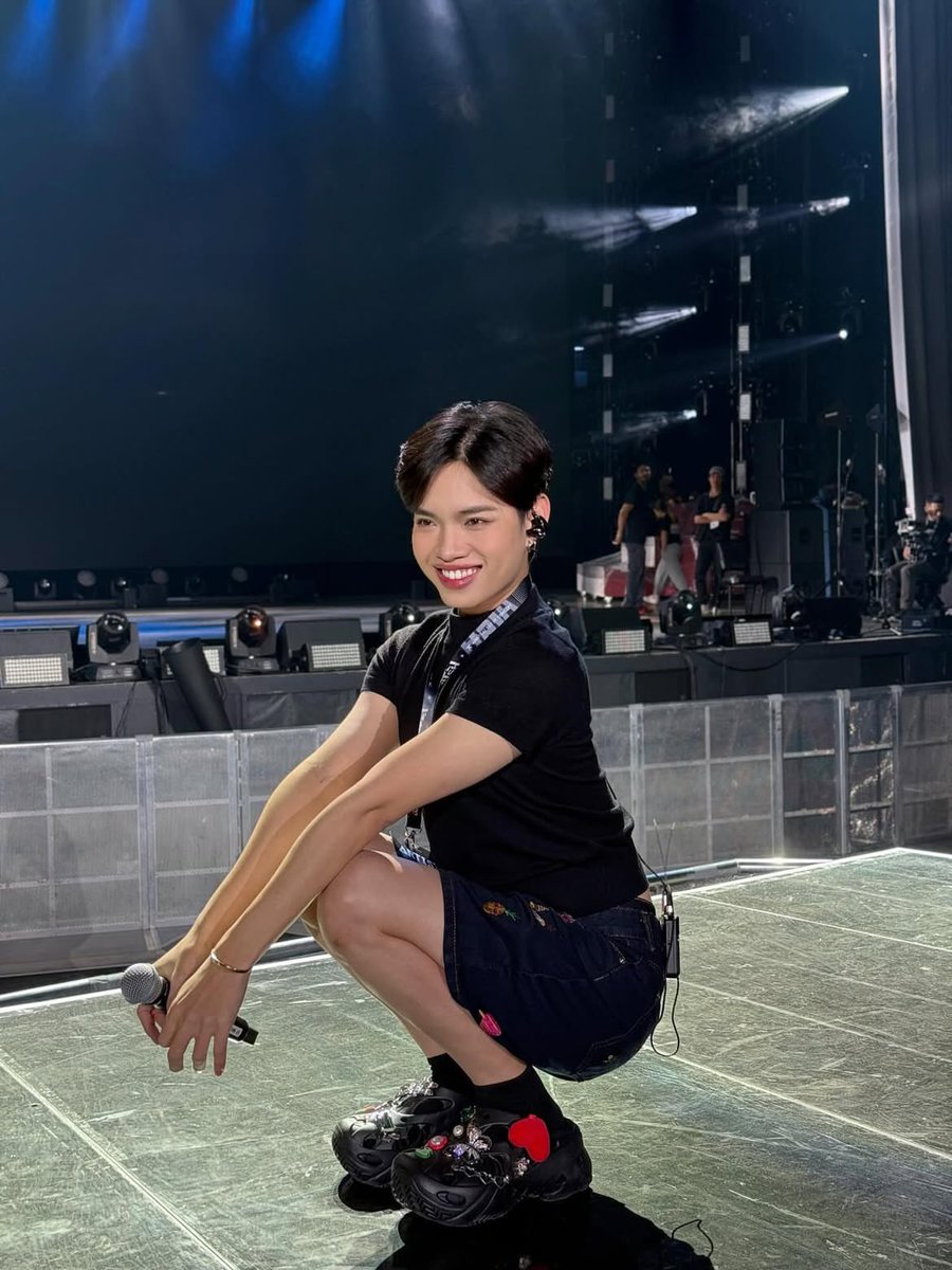 embeyeukieu's tweet photo. Cháy hết mình với LasVegas nào 🔥 #PhapKieuxAnhTraiSayHiLasVegas https://t.co/jNskLXceBJ