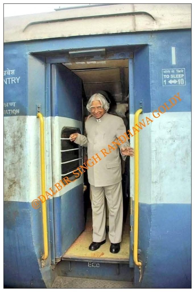 dalbir_singh75's tweet image. "मिसाइल मैन" डॉ. ए.पी.जे. अब्दुल कलाम जी को पुण्यतिथि पर श्रद्धा-सुमन अर्पित। भारत सदैव आपका ऋणी रहेगा। 🙏🇮🇳
#APJAbdulKalam #MissileMan #DeathAnniversary
@dalbir_singh75
@randeep_nabha जी, @MohdWaseemINC @khAnS_ahab
@IMSameerIndia @M__Rkhan @MDSIDDIQUEINC @Mohd_B_A @king7851007