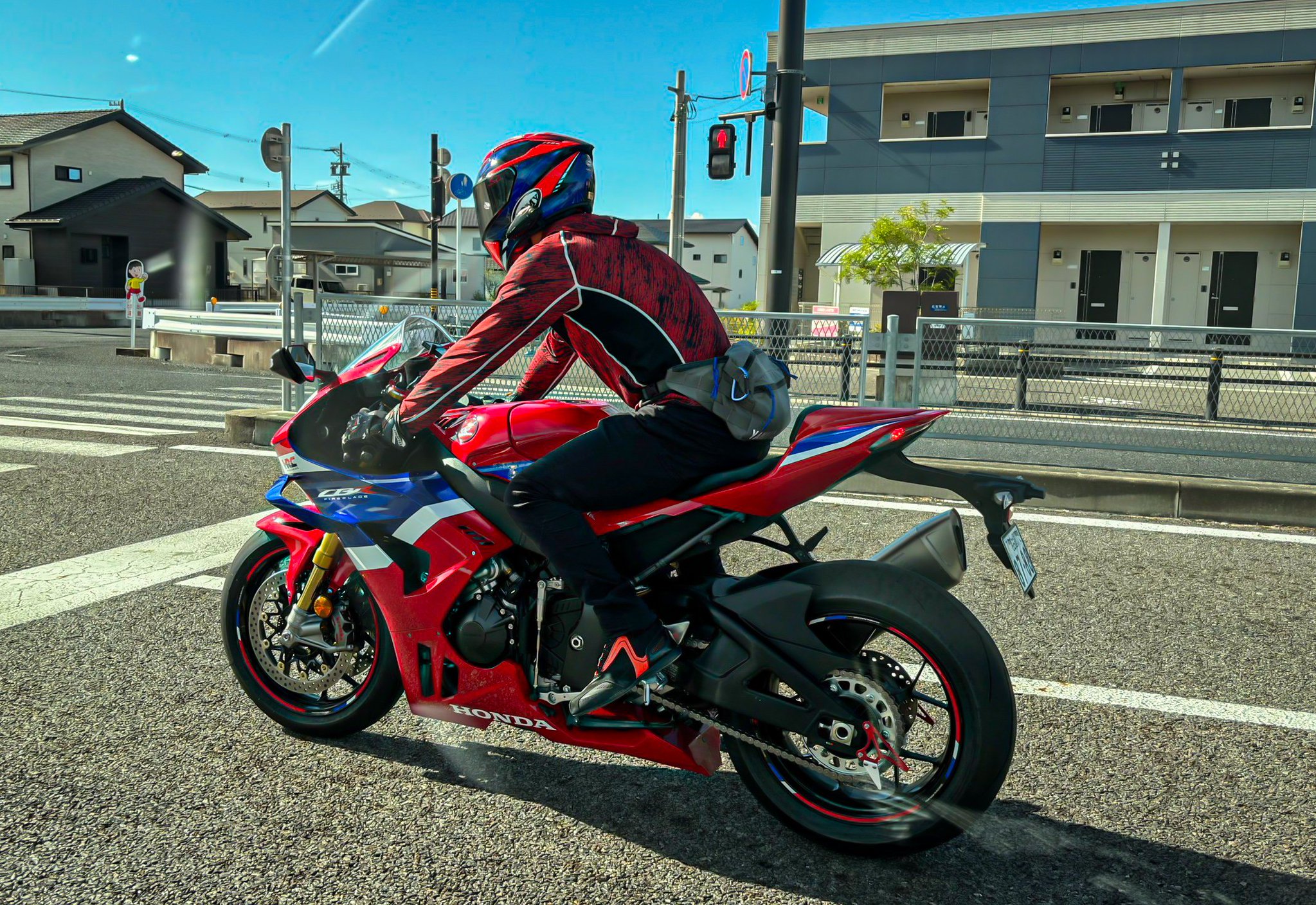 何やってるんだろう、　RRR+ カワサキ Kawasaki Ninja ZX−4RR エンジン音 走行