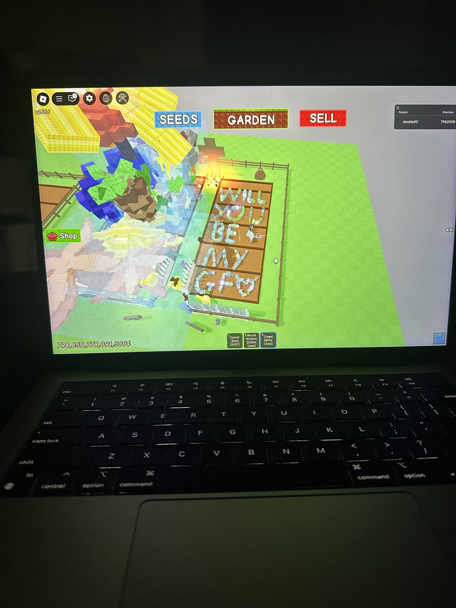 RobloxDailyx's tweet image. will she say yes chat⁉️❤️‍🩹