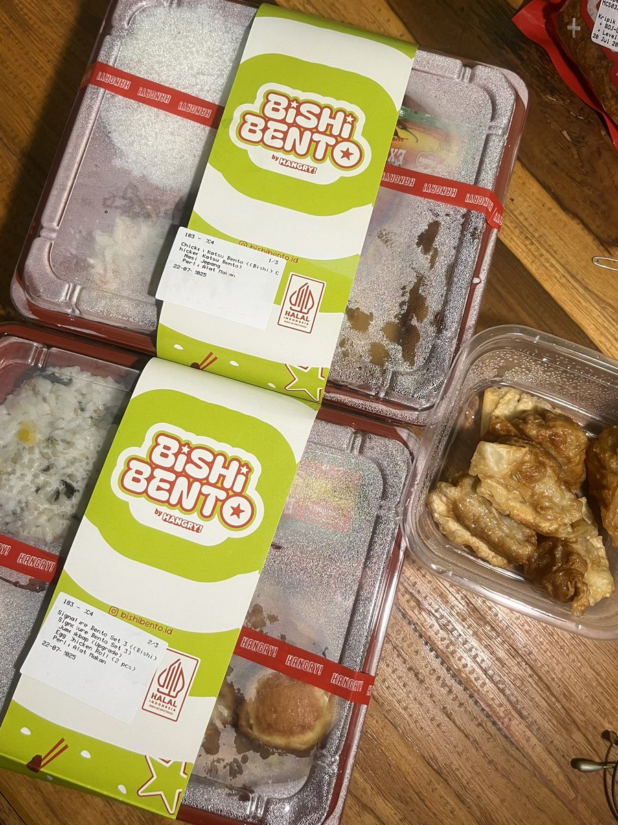 flowyjasmine's tweet image. Rencanaa hari ini mau rewatch anime favorite ku.
Tapi ga afdol nonton kalau ga sambil makan Bishi Bento 🍱