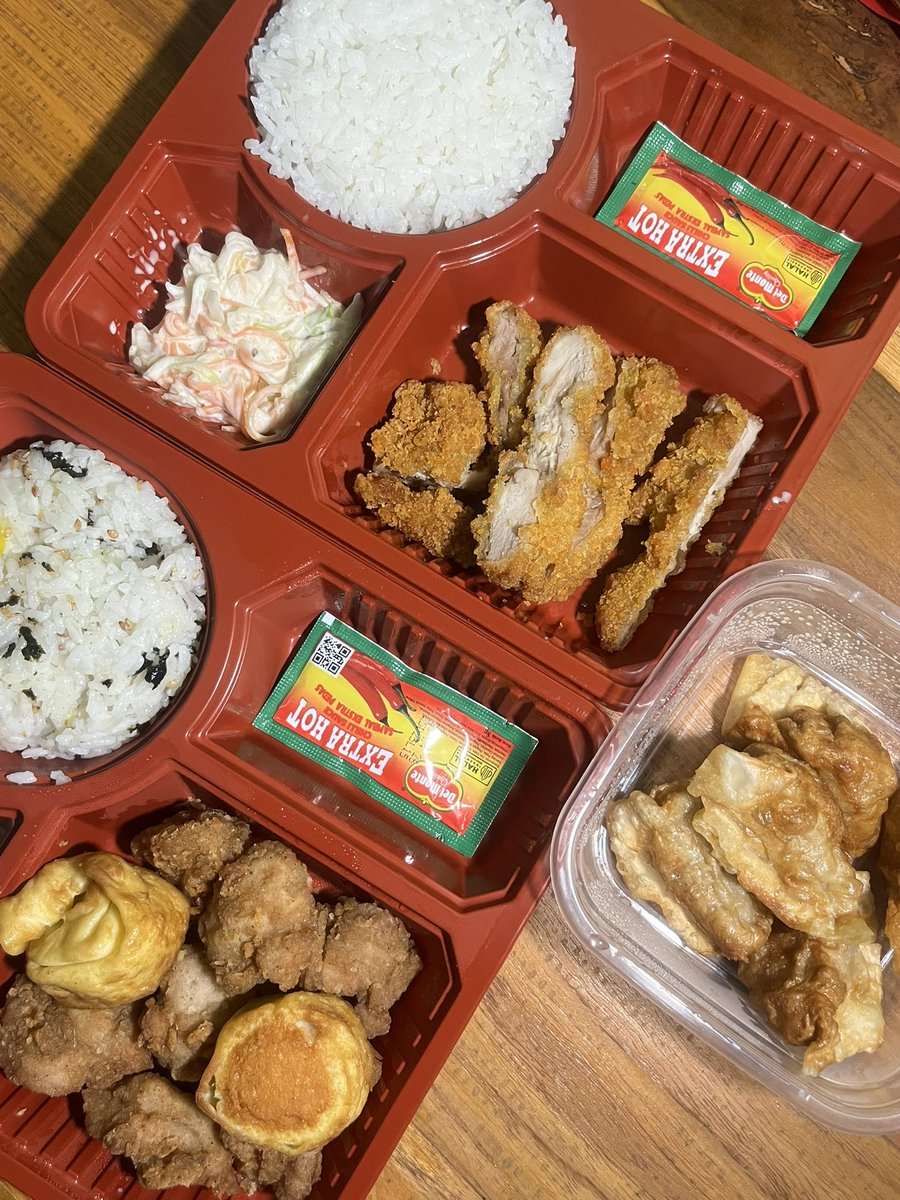 flowyjasmine's tweet image. Rencanaa hari ini mau rewatch anime favorite ku.
Tapi ga afdol nonton kalau ga sambil makan Bishi Bento 🍱