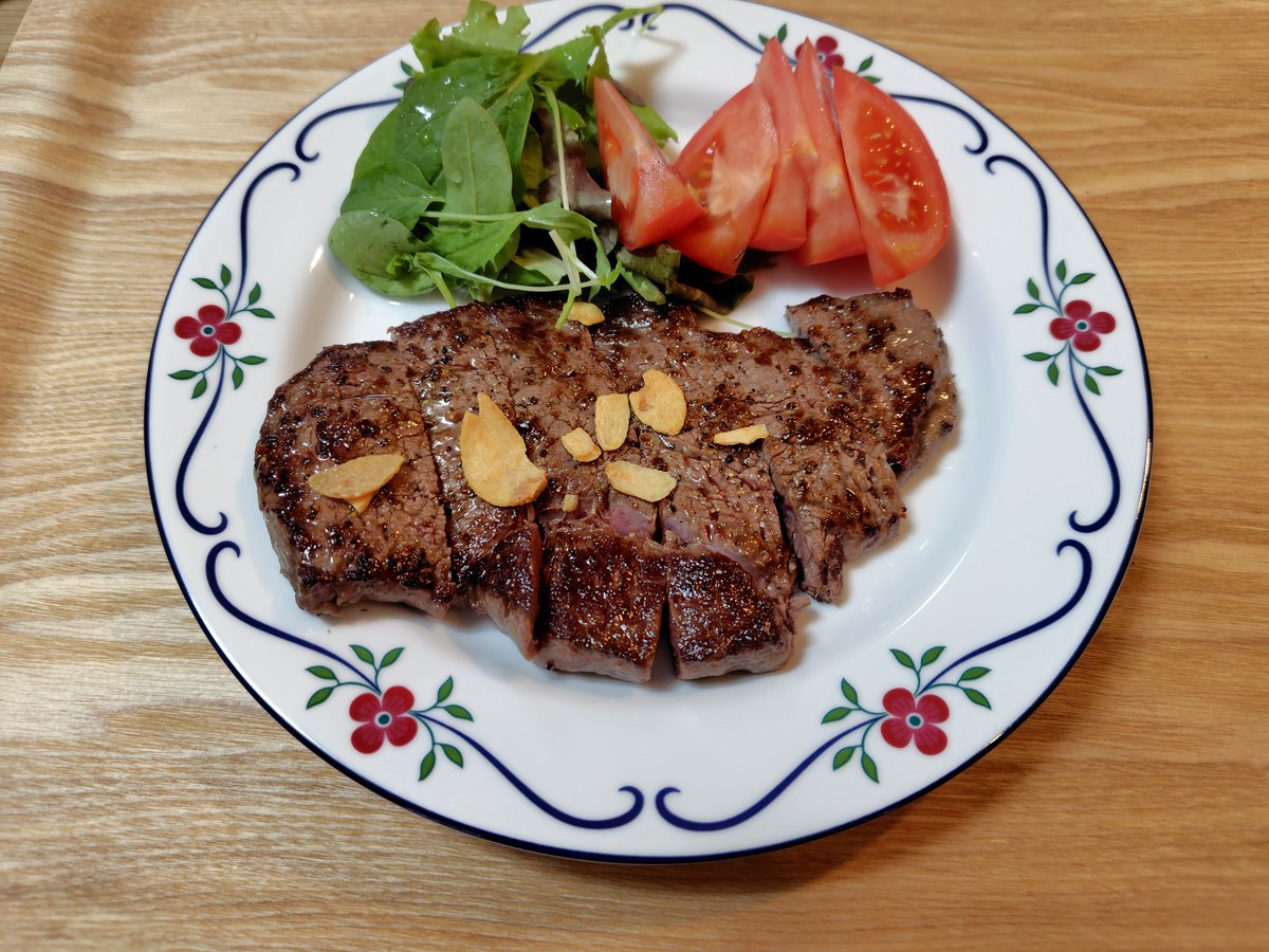 yukiechan555's tweet image. 7/27
息子が「名古屋に遊びに行くから夕食要らん亅言うからステーキ焼いたわ
夕食の献立バレた😹
#夕食はステーキ