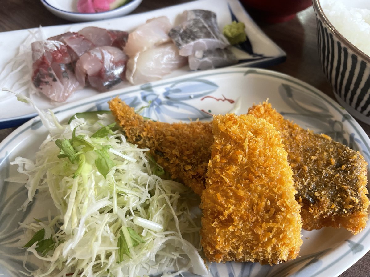 taktwi's tweet image. さすけ食堂 maps.app.goo.gl/AywAzm5Z2TBNbx… 金谷漁港近海で獲れた黄金アジ。お刺身にフライに堪能しました!大変美味しゅうございました。