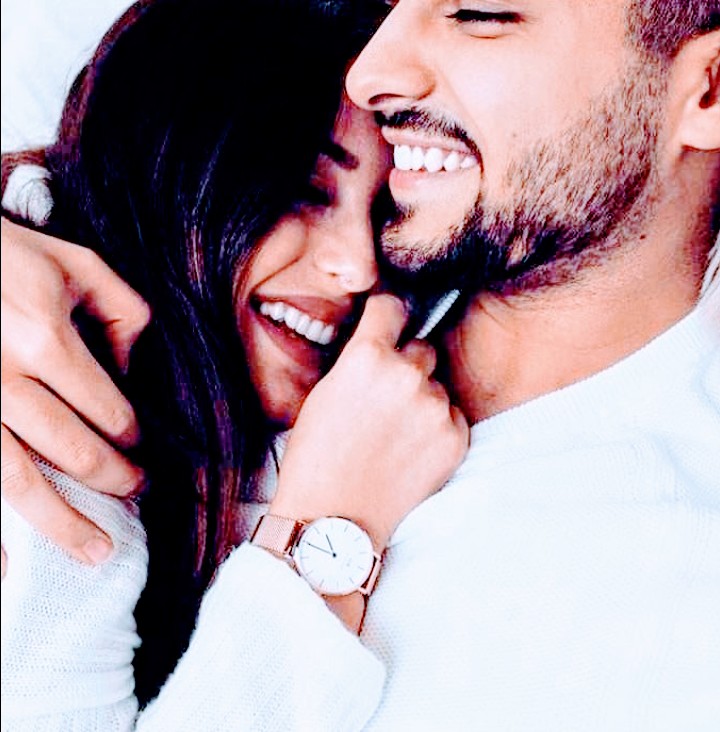 "وإذا سألوك كيف تحبها .. قُلْ خلط اللهُ بروحي روحها♥️."