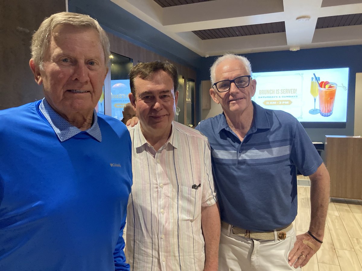 GeneFrenette's tweet image. Great time tonite at Spurrier’s Gridiron Grille celebrating final and 50th year of Mr. College Football, Tony Barnhart, covering CFB. Good catching up with Danny Wuerffel, Chris Doering and Shane Matthews, along with longtime UF media guys Buddy Martin, Pat Dooley, Robbie Andrew.