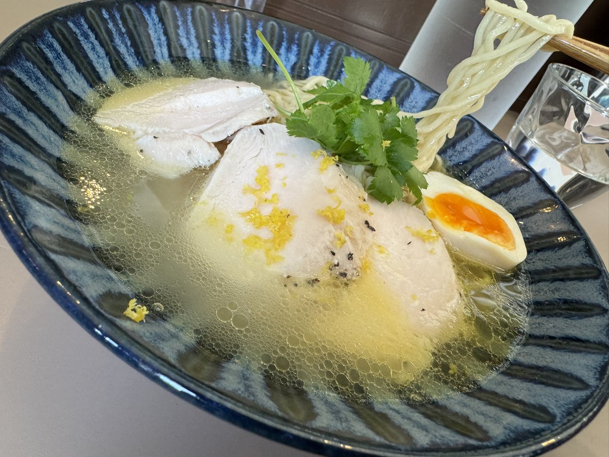 lovyan03's tweet image. #ラーメニング 鶏そばつつみさん
ミラノの朝陽 〜 旨塩スープ 〜
やはり（＾ω＾）美味しい
大満足…！