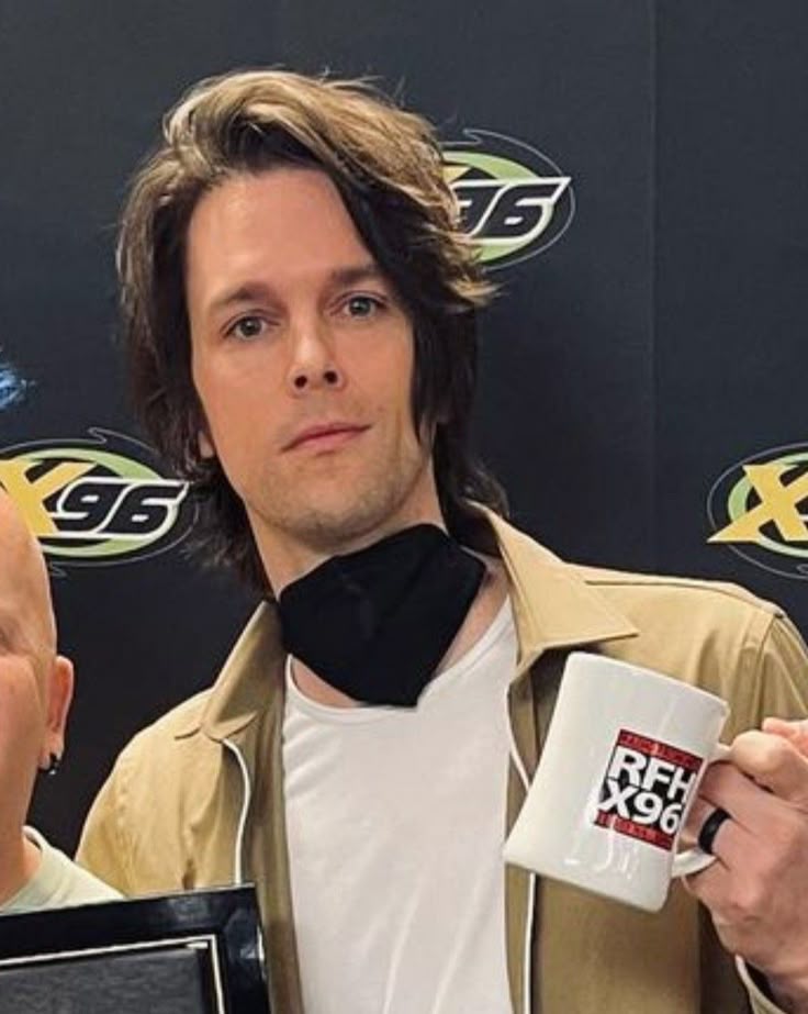 dailyDWeekes's tweet image. Long hair Weekes i adore u