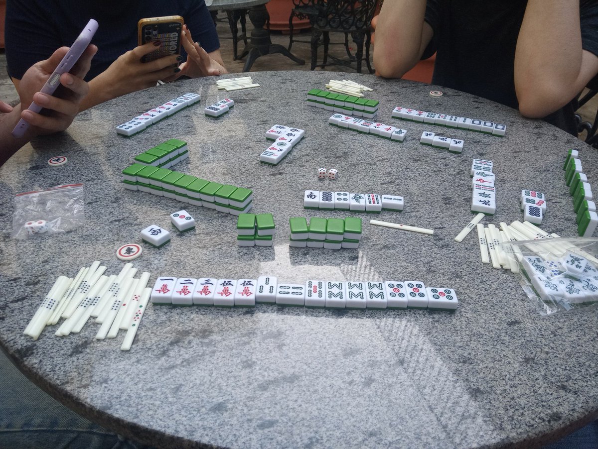 Ninttacon's tweet image. cês deveriam jogar mahjong com os amigos

é legal, ou RESENHA como diriam os jovens