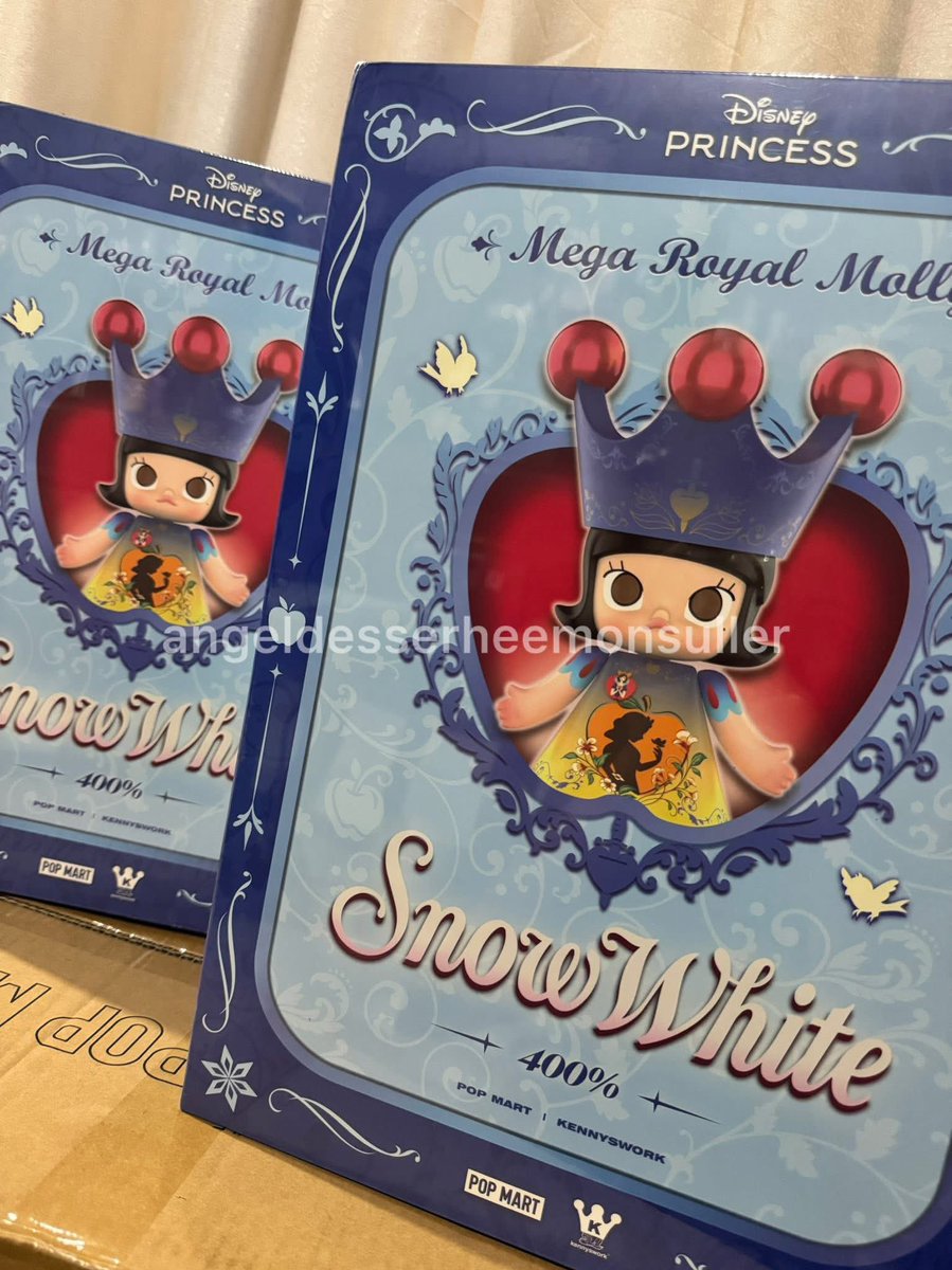 WTS MEGA ROYAL MOLLY 
SNOW WHITE 400% 💙❤️

2PCS ONHDAND FOR 25K

✔️ original from popmart
✔️ sealed
✔️ can provide proofs

shipping nationwide 🇵🇭 

PM ME FOR SURE BUYER 🫶🏼