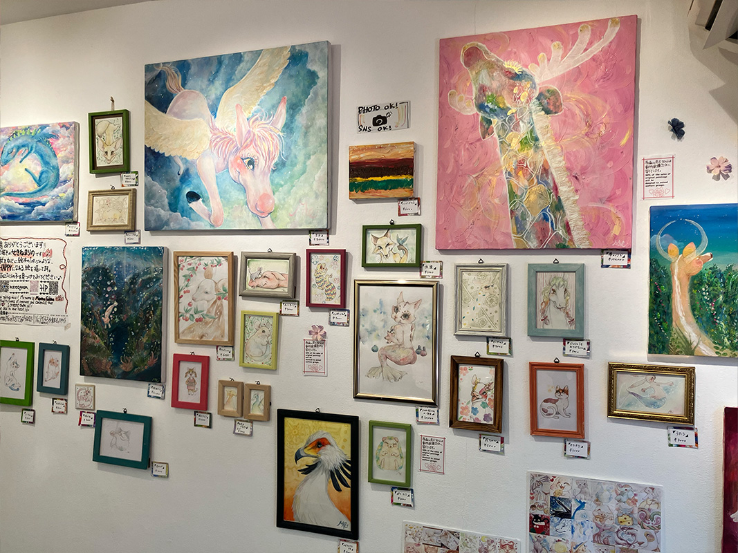 DFGHarajuku's tweet image. 【最終展示のご案内】
HAPPY!3
2025/07/22 – 07/28
WEST1-C
せきねまりのさんによる幸せな雰囲気に包まれた個展が開催中です✨
見ているだけでhappyになれる素敵な展示を写真と一緒にご紹介いたします📸
@mrrrrrrrn
【展示レポート】
designfestagallery.com/happy3/
