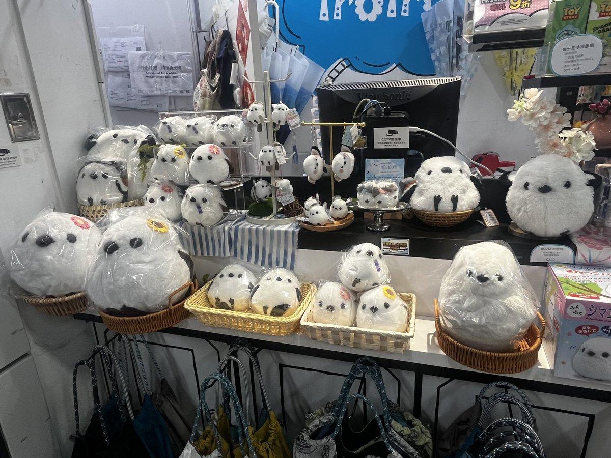 saku_X3's tweet image. So many Saku in Hong Kong