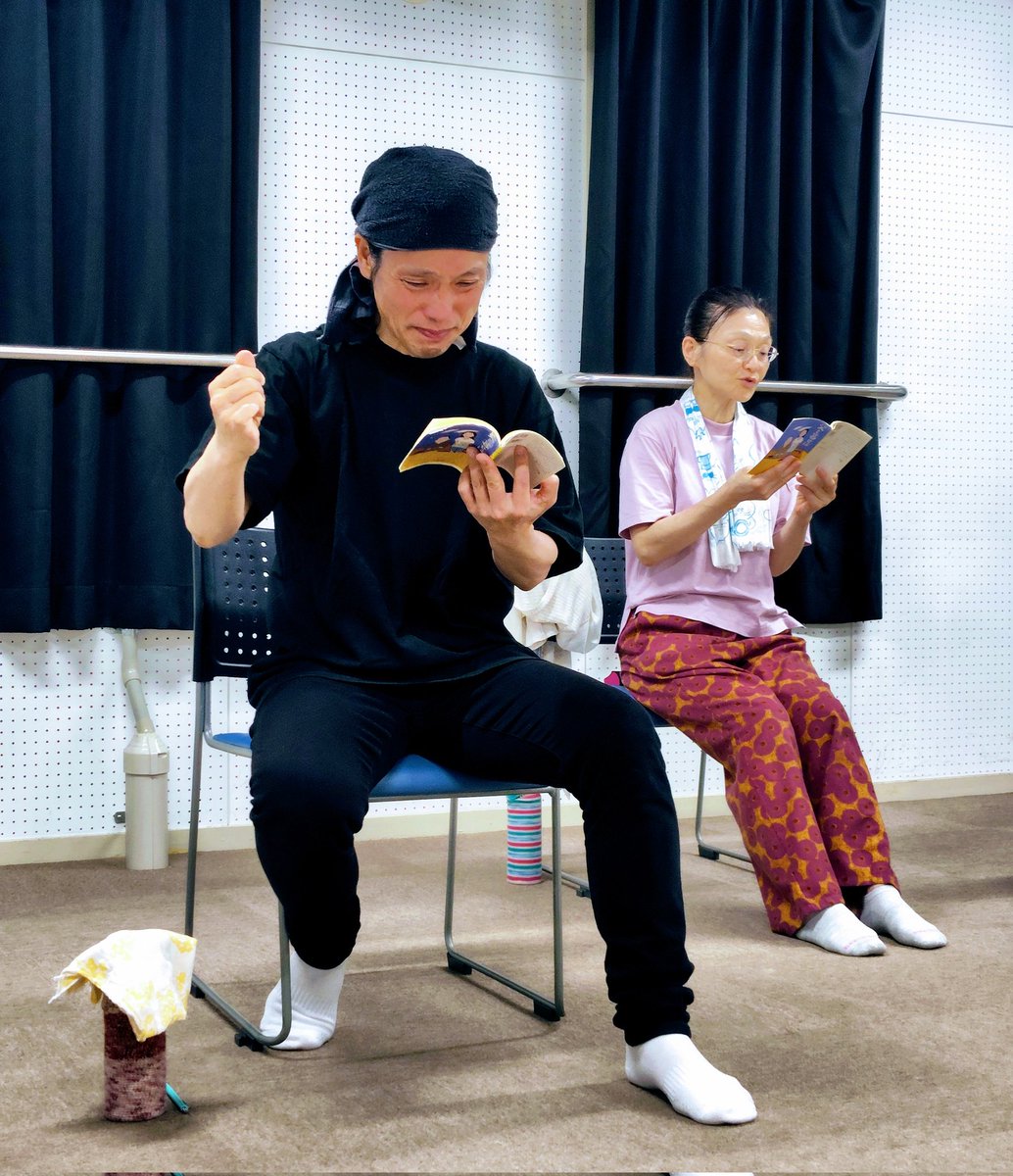 GekidanJaken's tweet photo. 8/6　父と暮せば　稽古風景です🌳
#朗読会　#朗読　#父と暮せば　#井上ひさし https://t.co/Kecc7ogQxi