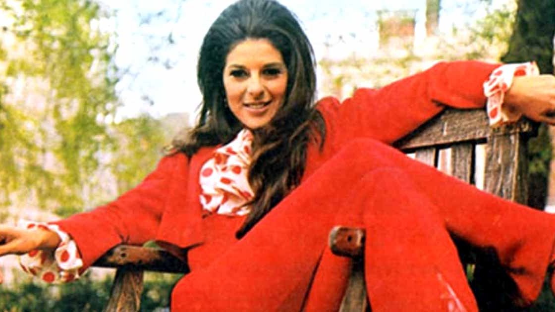 DrBuzz_Forensic's tweet image. Singer Bobbie Gentry was #BornOnThisDay, July 27, 1942. Known for her #Southern Gothic narrative "Ode to Billie Joe" (1967), 4 weeks at No. 1 on the Billboard's Hot 100 chart. In all -Gentry charted 11 singles on the #Billboard Hot 100. Wishing BEST #birthday 83 years YOUNG #BOTD