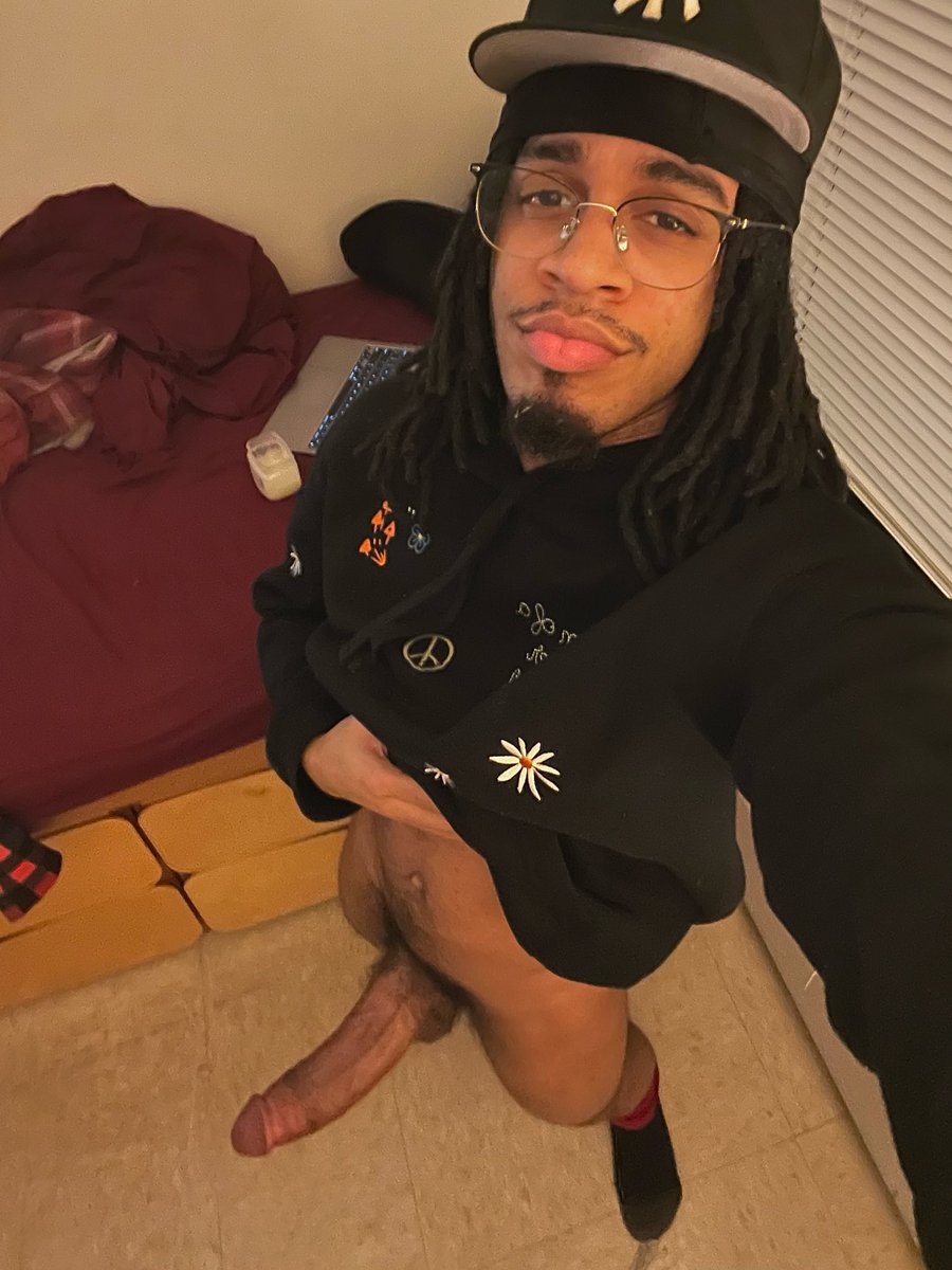 thirdleg_dre's tweet photo. condom or raw https://t.co/6ccOlmWhAc