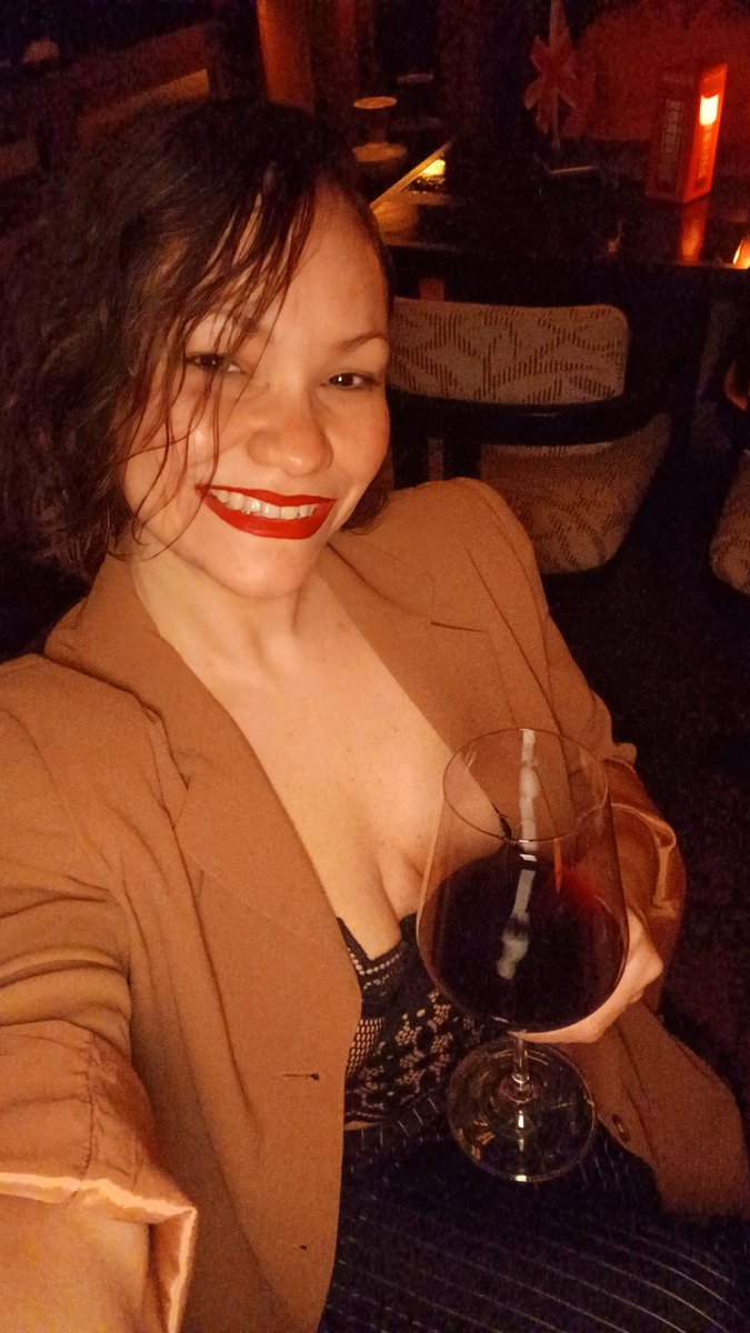 EsteeBeard's tweet photo. Se pasó @MisaelGuzman con su cumpleaños 😍✨️

#LondonVibes 
#33deMisa 
#OakRoom https://t.co/i82RLs8RcD
