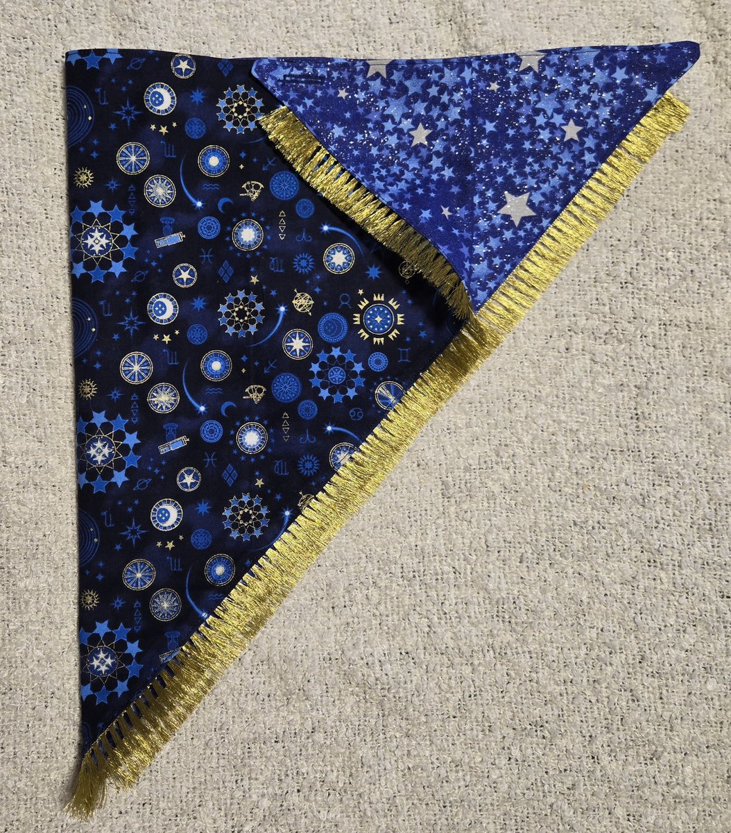 frog_esque's tweet image. Got pics of all the bandanas. Setting up shop shortly :3