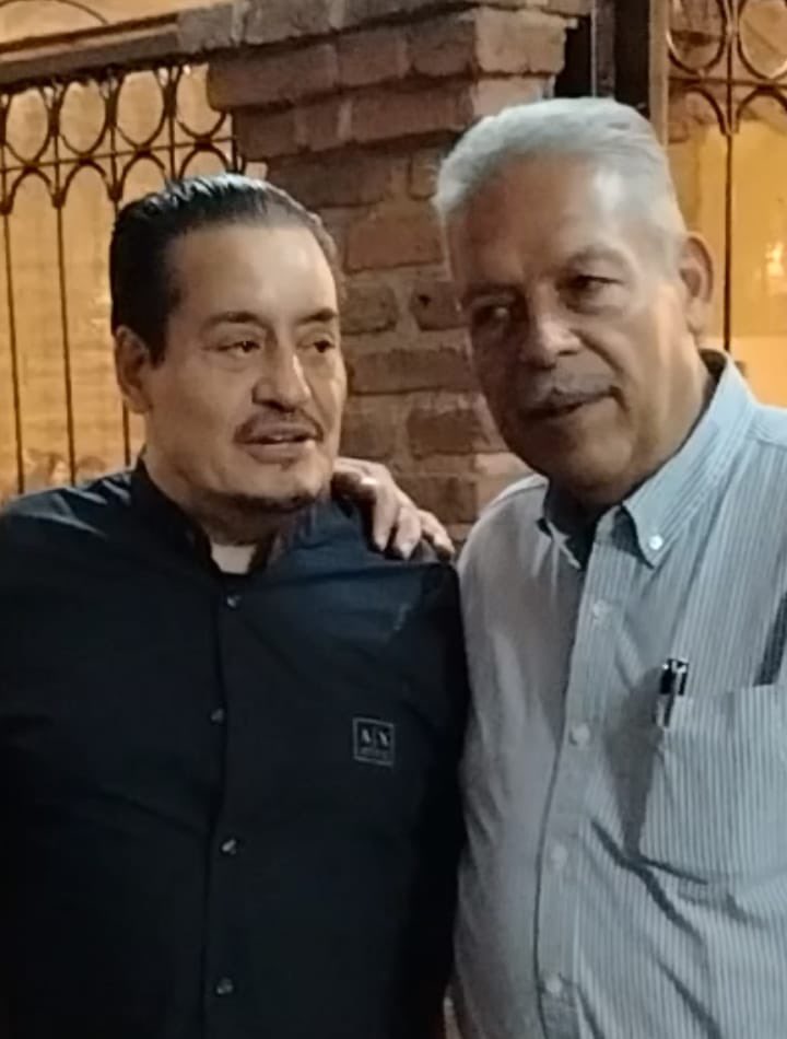 BitacoraPol's tweet image. Ayer asistió a la comida del cumpleaños del dirigente estatal de la @CTM_JaliscoFTJ @JuanHuertaPere3 el dirigente de la @CTM_Coahuila @tereso_medina quien se perfila como él sucesor de @CarlosAceves_ dirigente de la @CTM_MX
Interesante alianza para el 1-2 cetemista.