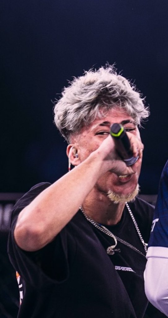 yascomment's tweet image. Parabéns ao meu conterrâneo e de Águas Claras atual campeão da BDA 9, o japonês Baiano, o justin Bieber baiano. Salvador e Bahia na casa!
Parabéns Japa, o desgraçado das corrente e o único a ter 4 estaduais
#bda9anos