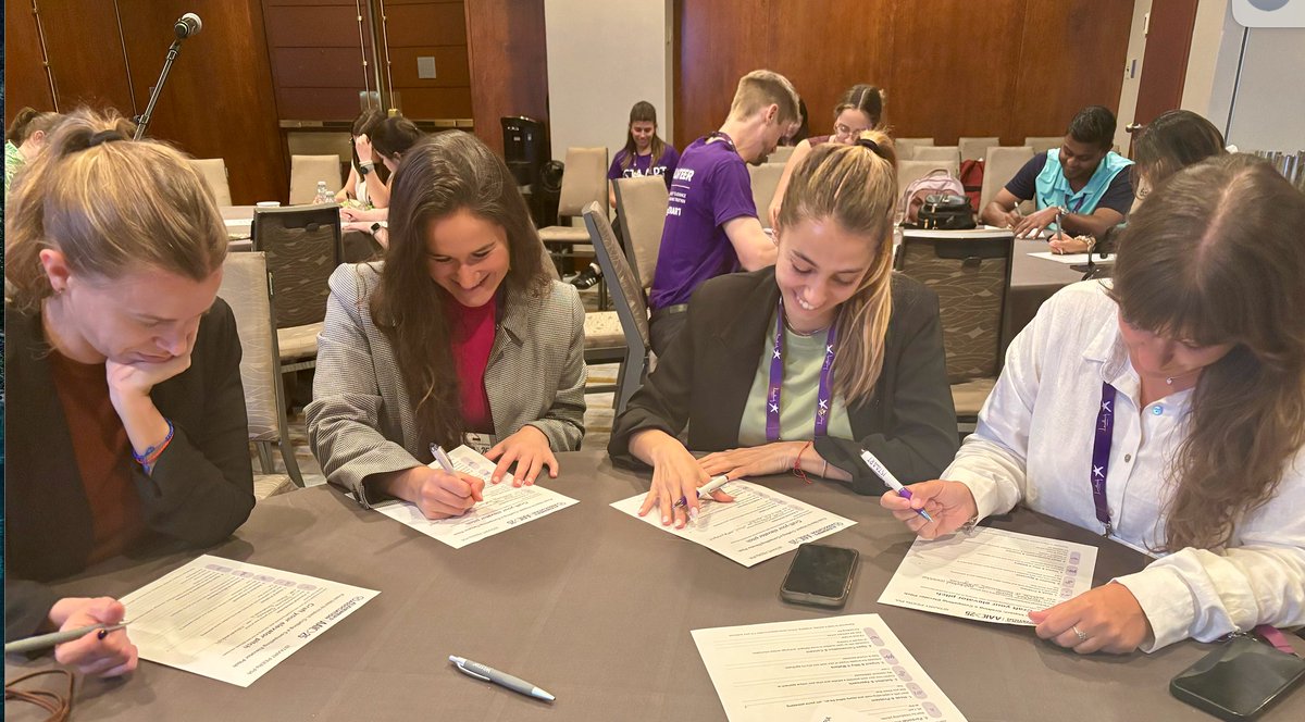 PEERSPIA's tweet image. Amazing afternoon at @ISTAART PIA DAY at #AAIC2025!
Our session "From Idea to Impact: Crafting a Compelling Elevator Pitch" was full of energy, creativity, and connection. Thank you to everyone who joined us!