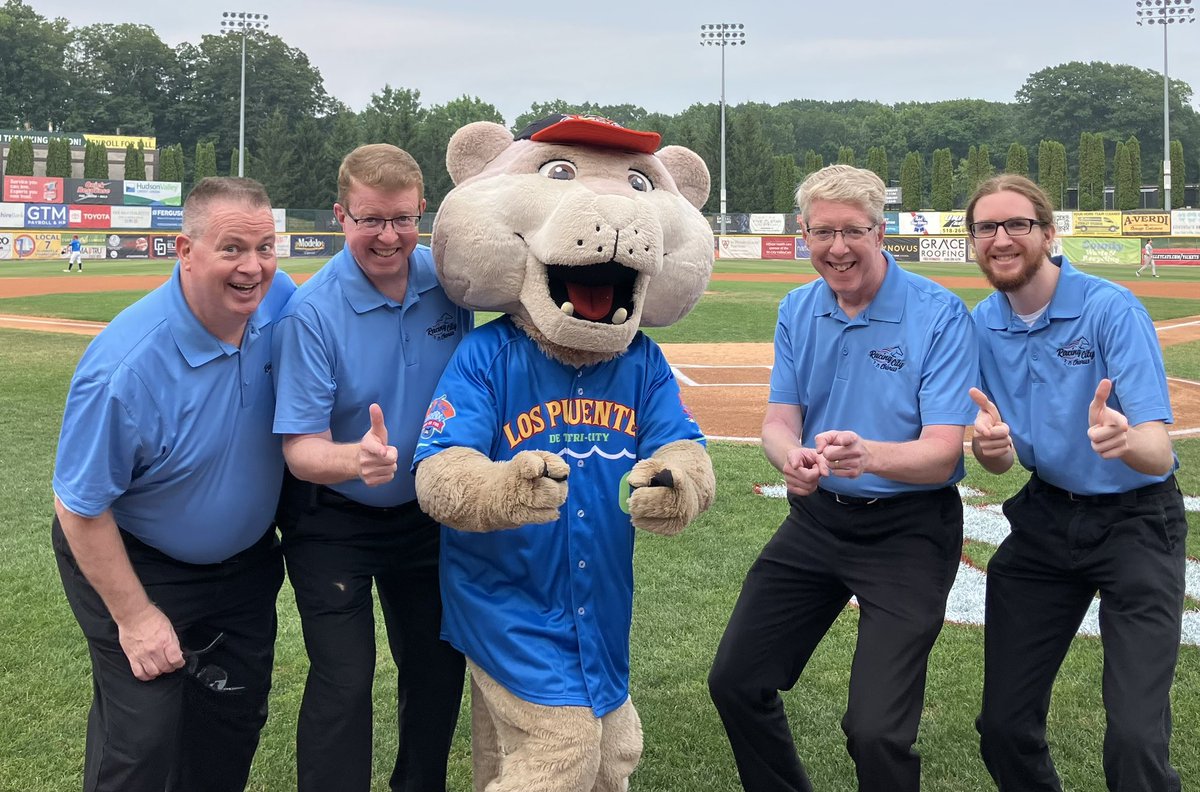 RCCsings's tweet photo. “Pitch Hitters” quartet performed: “O Canada”, “Star Spangled Banner” and “Take Me Out to the Ballgame” at tonight’s @ValleyCats 12-2 win vs Quebec Capitales! @capregchamber #Saratoga https://t.co/kFi4vtCeqj