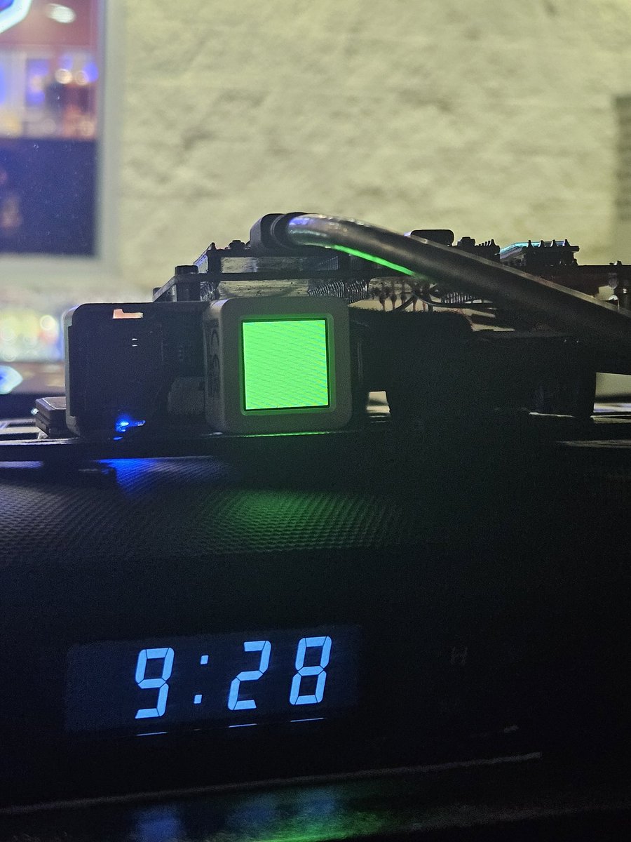 NitekryDPaul's tweet image. The comforting glow of the #wwwd quad indicator. @wiglenet