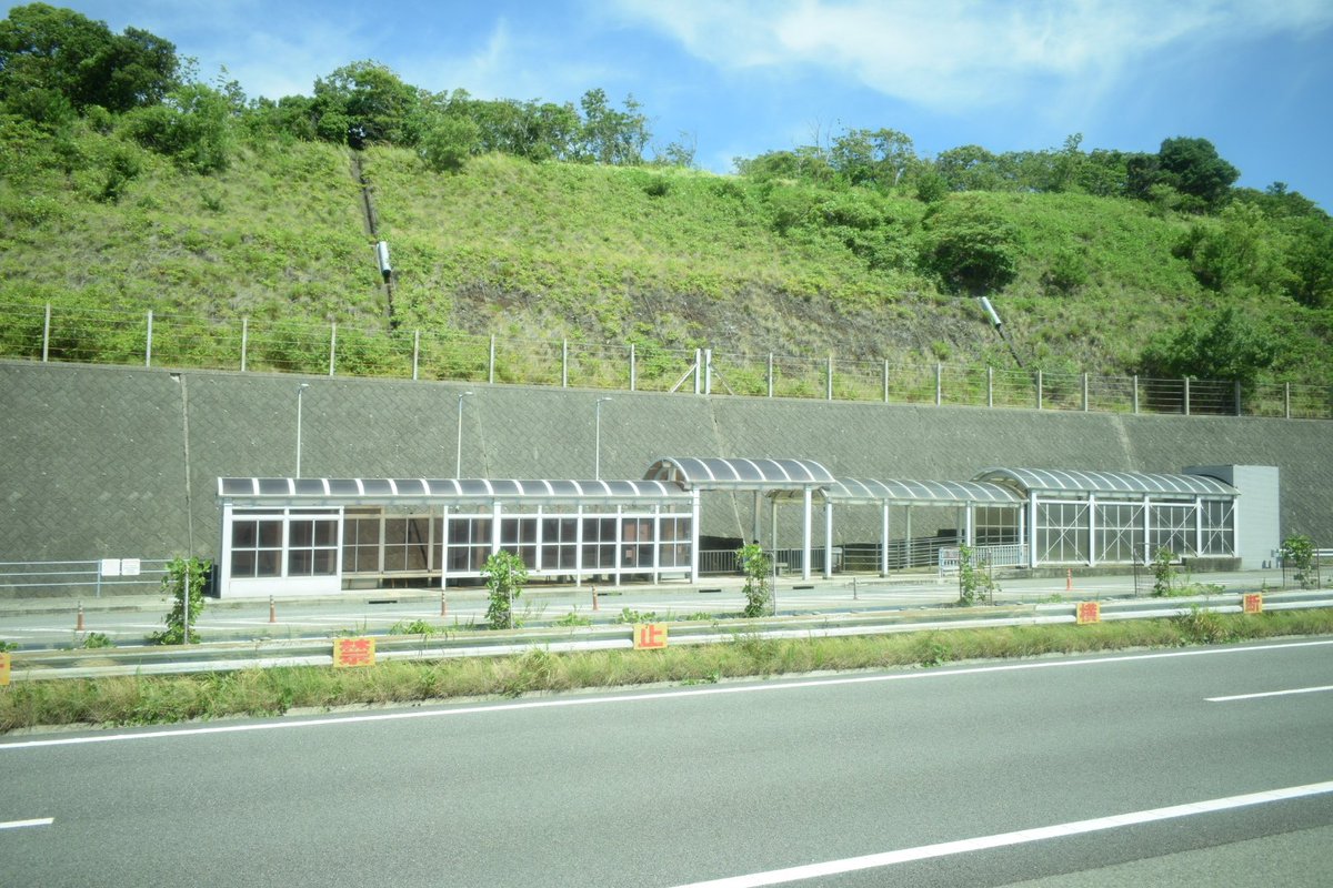 PZwiooLvmPyKG3k's tweet image. やっぱり高速バスは快適だのぅ。ぐっすり眠ってる間に徳島に着きましたわ✨