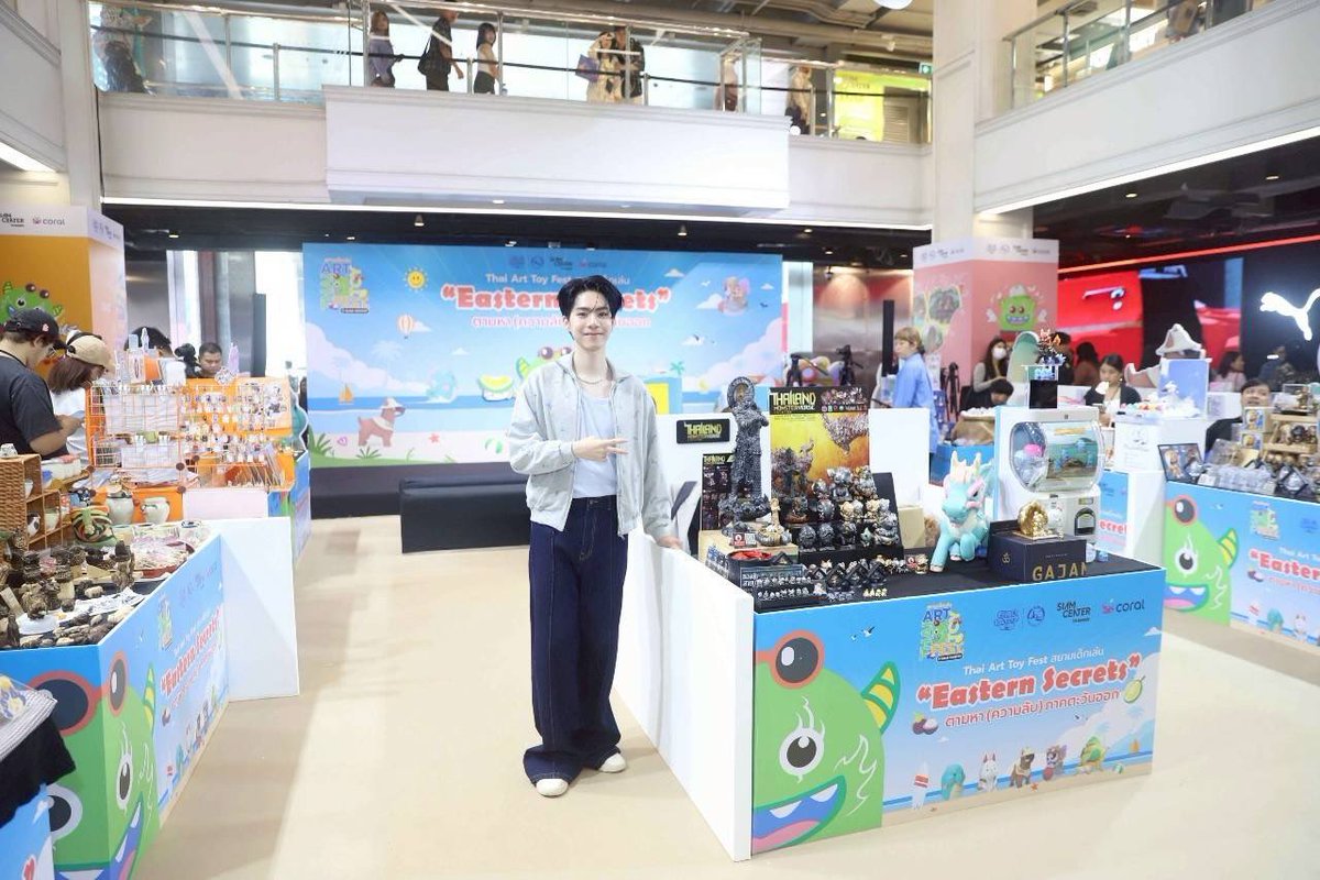 ALLNewsEXPRESS1's tweet image. “เจเจ รัชพล” หลงเสน่ห์อาร์ตทอยไทย ชวนทำความรู้จักจังหวัดภาคตะวันออก ผ่านอาร์ตทอยคอลเลกชันพิเศษ ในงาน Thai Art Toy Fest : สยามเด็กเล่น @Siam Center ตอน “Eastern Secrets : ตามหา (ความลับ) ภาคตะวันออก” 26-27 กรกฎาคม 2568 ณ Atrium 2 ชั้น G Siam Center
#jj_rcp
#ThaiArtToyFest…