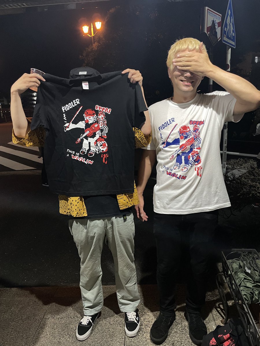 フジロック日曜！

13:00-
15:00-
17:00-

ところ天国とキッズの間の林道で！

3ステージ！

Tシャツあります。