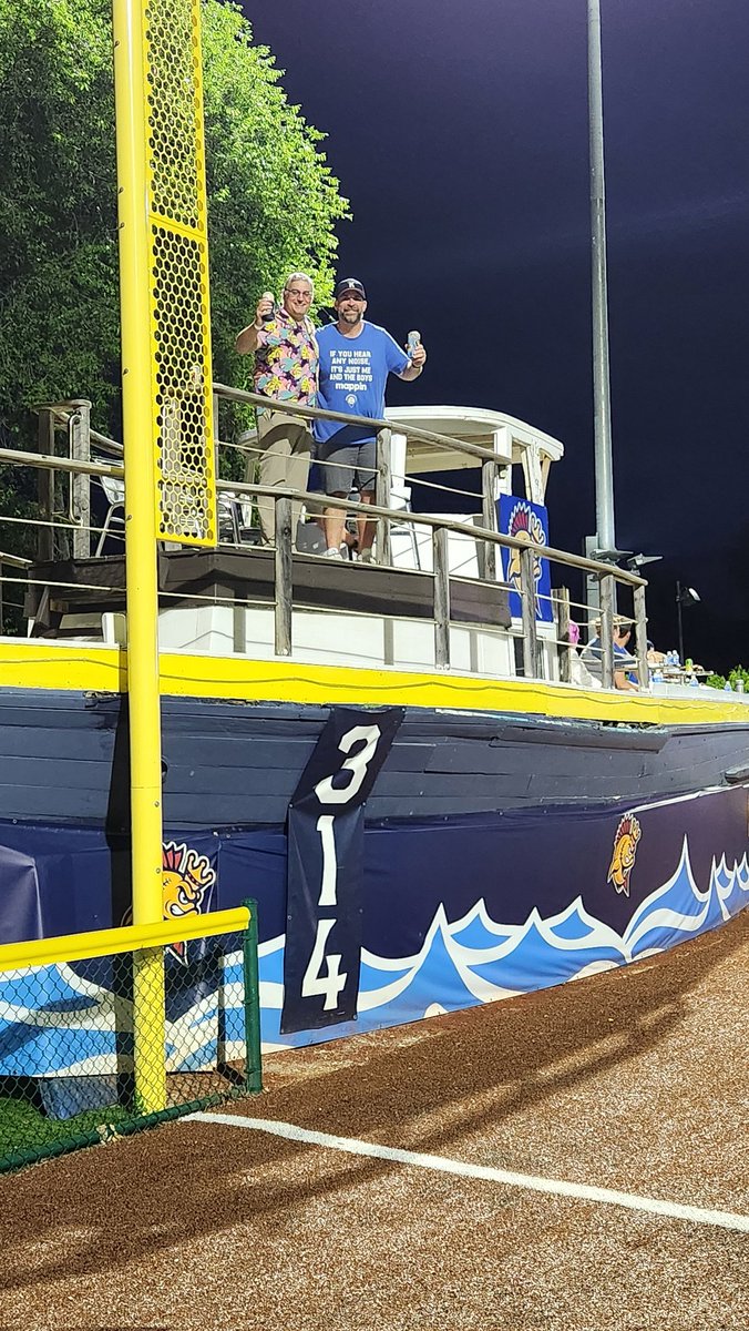 baseballmapper's tweet image. If you don't watch a game from a boat, are you even doing baseball right? @KenoshaKingfish