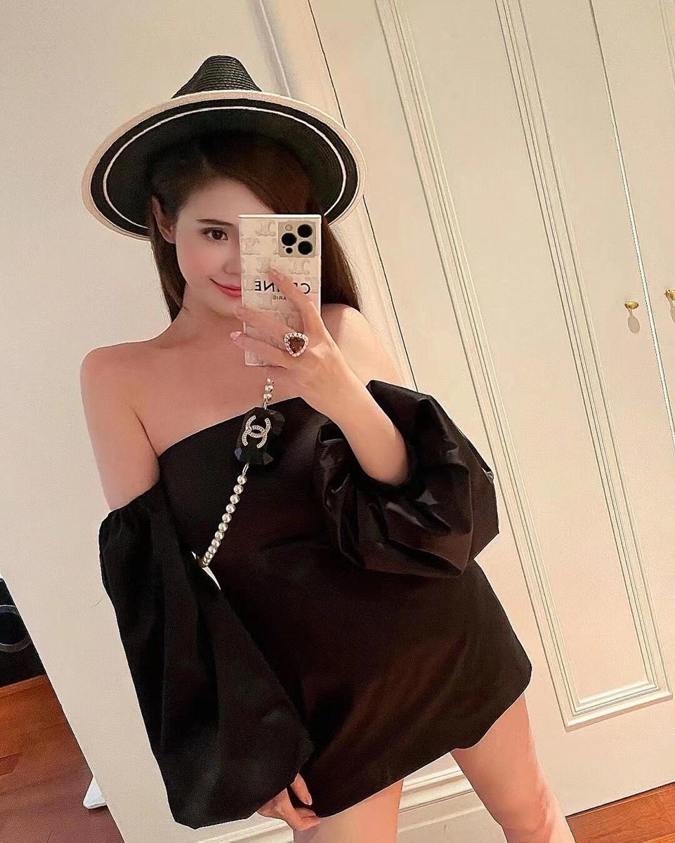 123321_bob's tweet image. Clinking glasses with my bestie in Los Angeles, every sip is like drinking happiness into my heart🍹💕👭🍸
#Los Angeles Daily #BestiePhotography #DrinkTime