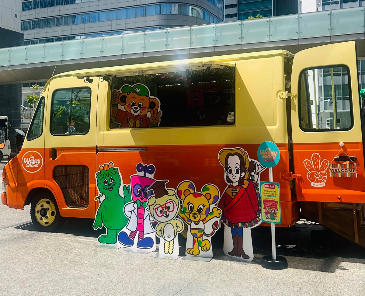 thewakeybase's tweet image. Wakeysがサニーストリートを飛び出し、名古屋へ到着!
本日は「The Wakey Show ~ソングパーティー」を開催🎉
当選された方はお楽しみに‼
そして、NHK名古屋放送センタービルでは「おえかきワークショップ」を開催中!
みんなでウェイキーをデザインしよう!🖍️…