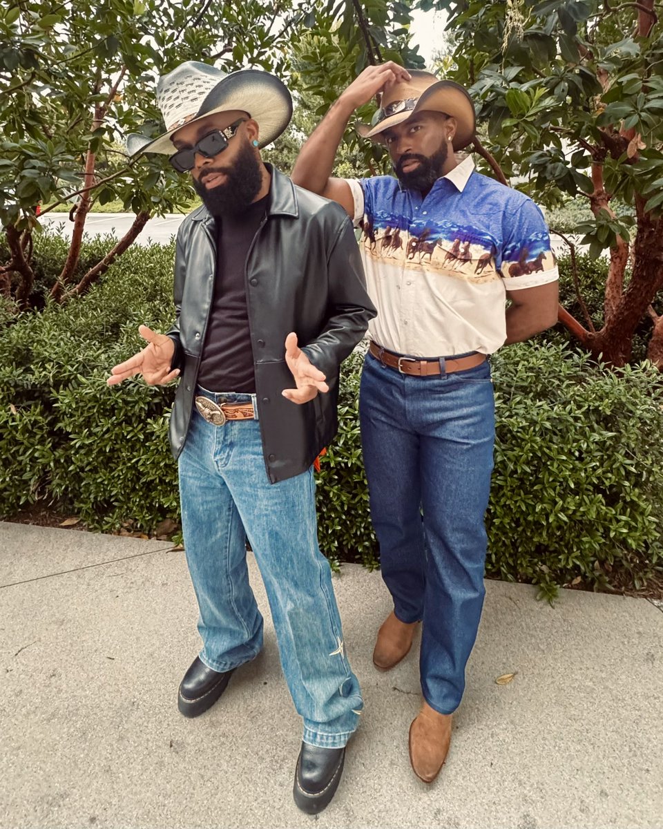 samemomdiffdads's tweet image. National Day of the Cowboy 🤠#CowboyCarterTour #samemomdifferentdads @C_TheThird @thisisJulianB 💚💜