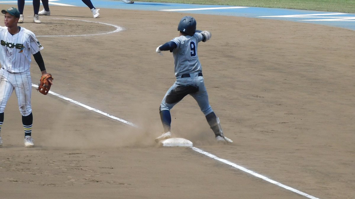 koukouyakyuFC's tweet image. 叡明 川柳中 苫選手 スリーベース同点！ なおも攻撃中