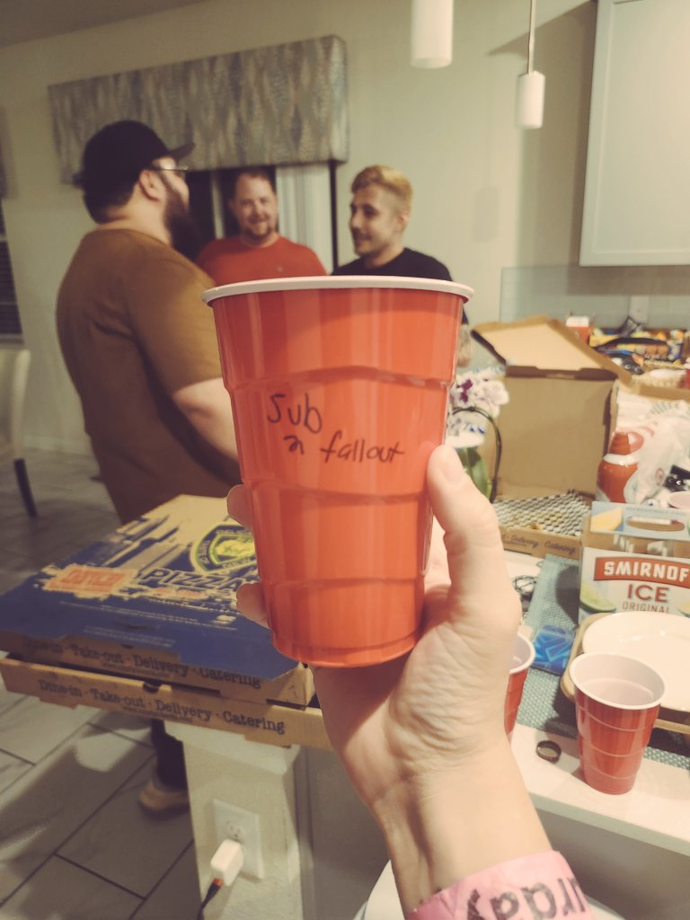 iShieldMaiden_'s tweet image. Sub 2 fallout