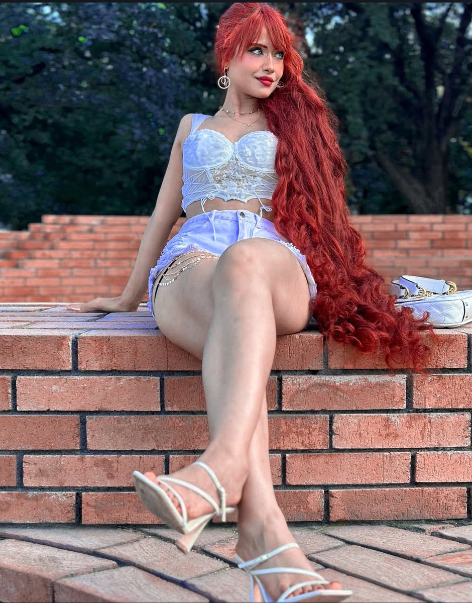Bella Dueñas tweet media