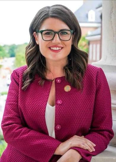 CTDemocrat8's tweet image. When she's a 10 but ruins your gerrymander