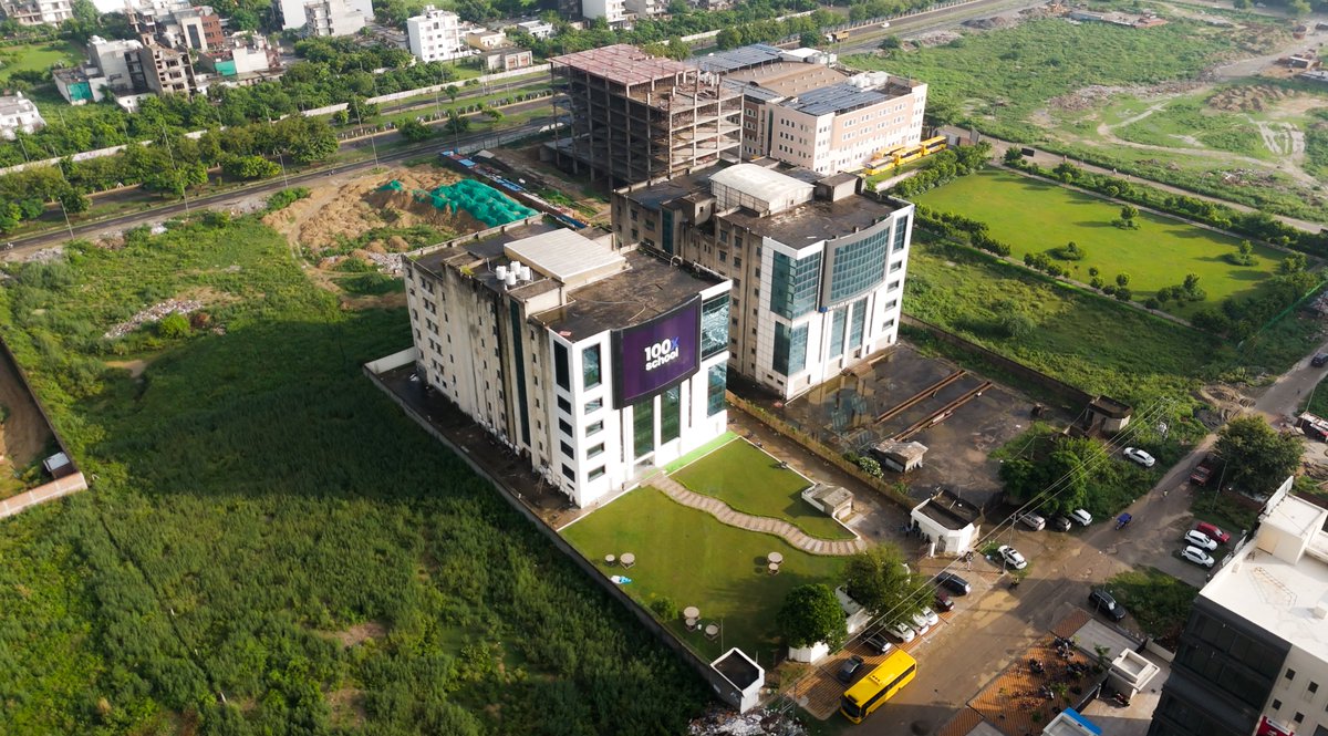 alam_twe's tweet image. Dammm! Campus tour live today at 7:00 pm