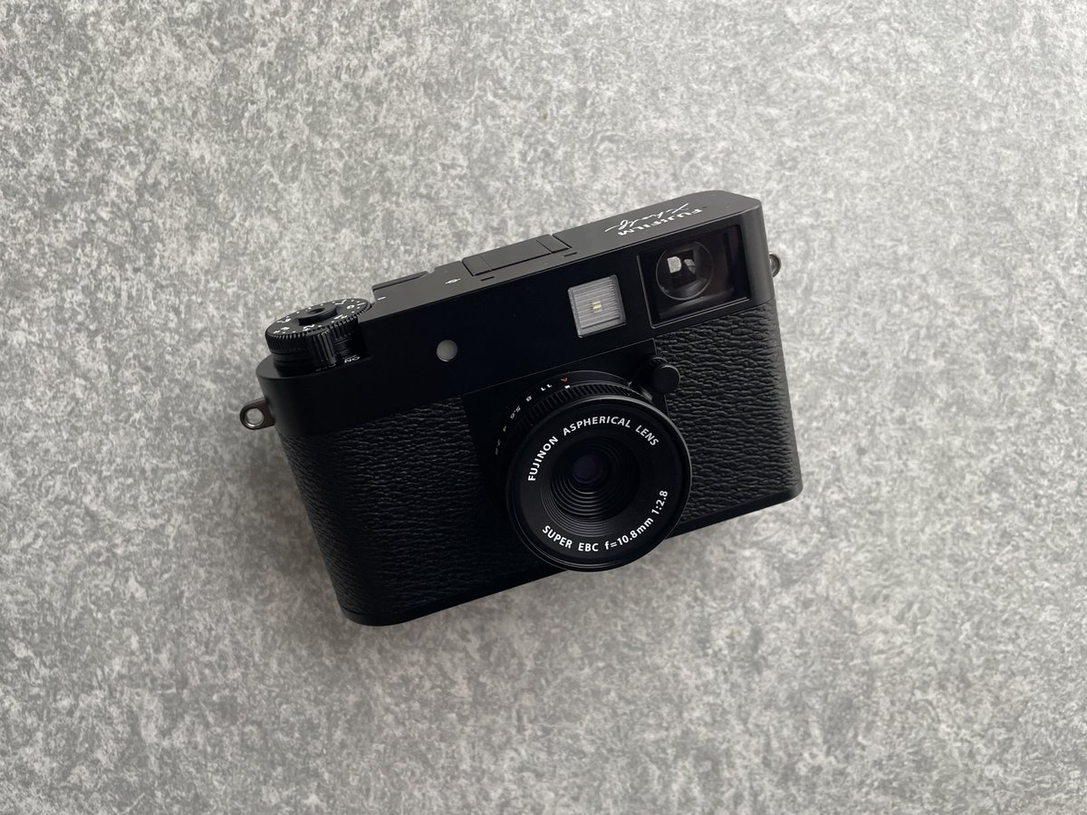 ta_ntootabe's tweet image. 5台のフィルムカメラを経て
ついに初めてデジタルカメラを買いました
今日からXhalfちゃんを連れて
たくさん写真を撮るよ
大目に見てね