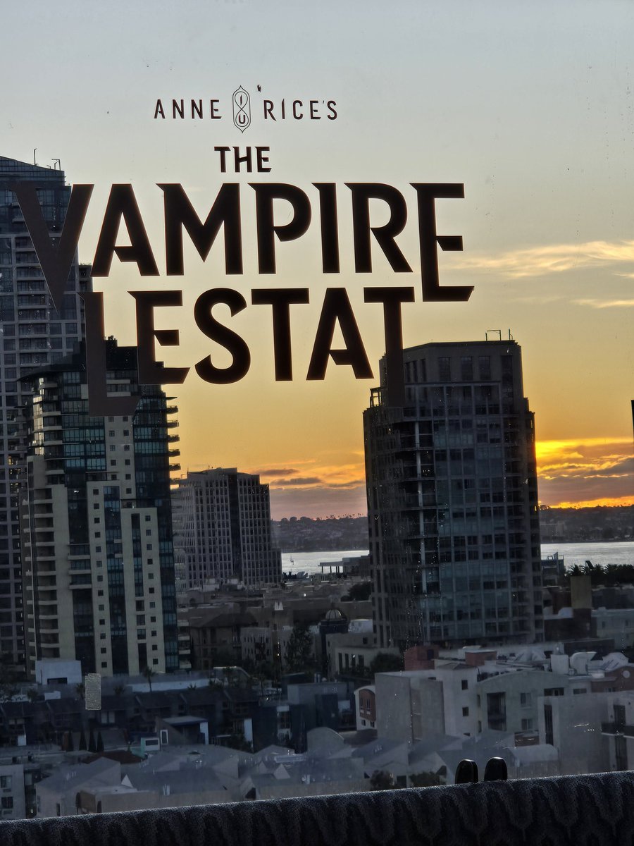 So pretty #TheVampireLestat <a href="/AMCsAnneRice/">Anne Rice's Immortal Universe</a>