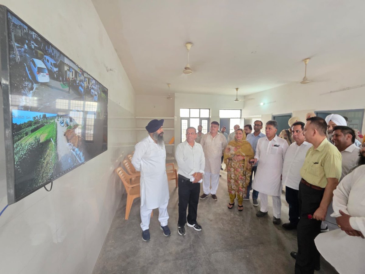 ManishTewari's tweet image. Dedicated CCTV cameras for safety of Khuda Lahora & Khuda Jassu from MPLADS funds.Interacted with residents of Ward No 1 CHD along with Jaswinder Kaur Councillor Ward No 1 from @ChandigarhAAP , @LUCKYHSINC President @INCChandigarh, @ChanderMukhiS