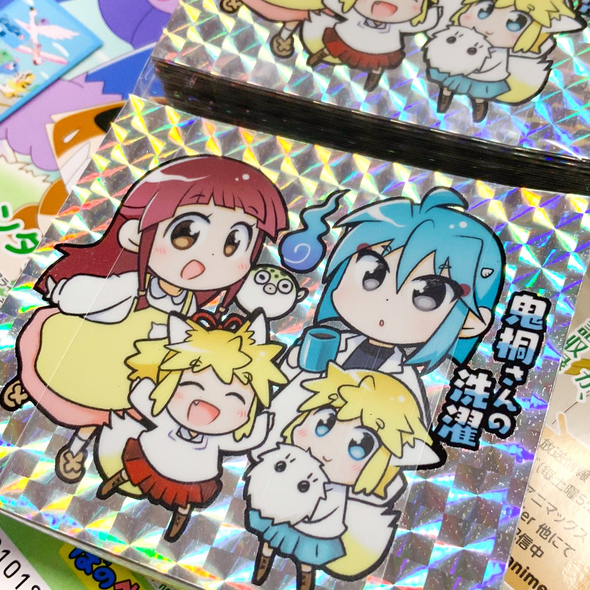 i_moni's tweet image. 手違いで切り抜きなし版が届いてしまった例のキラキラステッカーですが、相談した結果当選者の方には切り抜きあるのとないのとで２枚セットでお届けする感じになりそうです（笑）そのままでもご自分で切り抜いて頂いても、予備にして頂いても。人気投票のご参加お待ちしてます〜！月末〆切！！