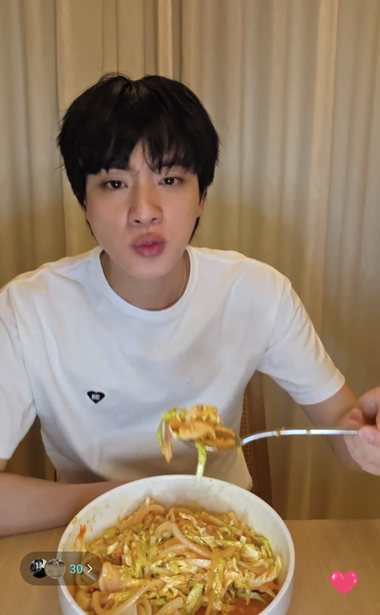 daydhope's tweet image. o bico desse 🫸         🫷 tamanho enquanto come é o charme dele 💜