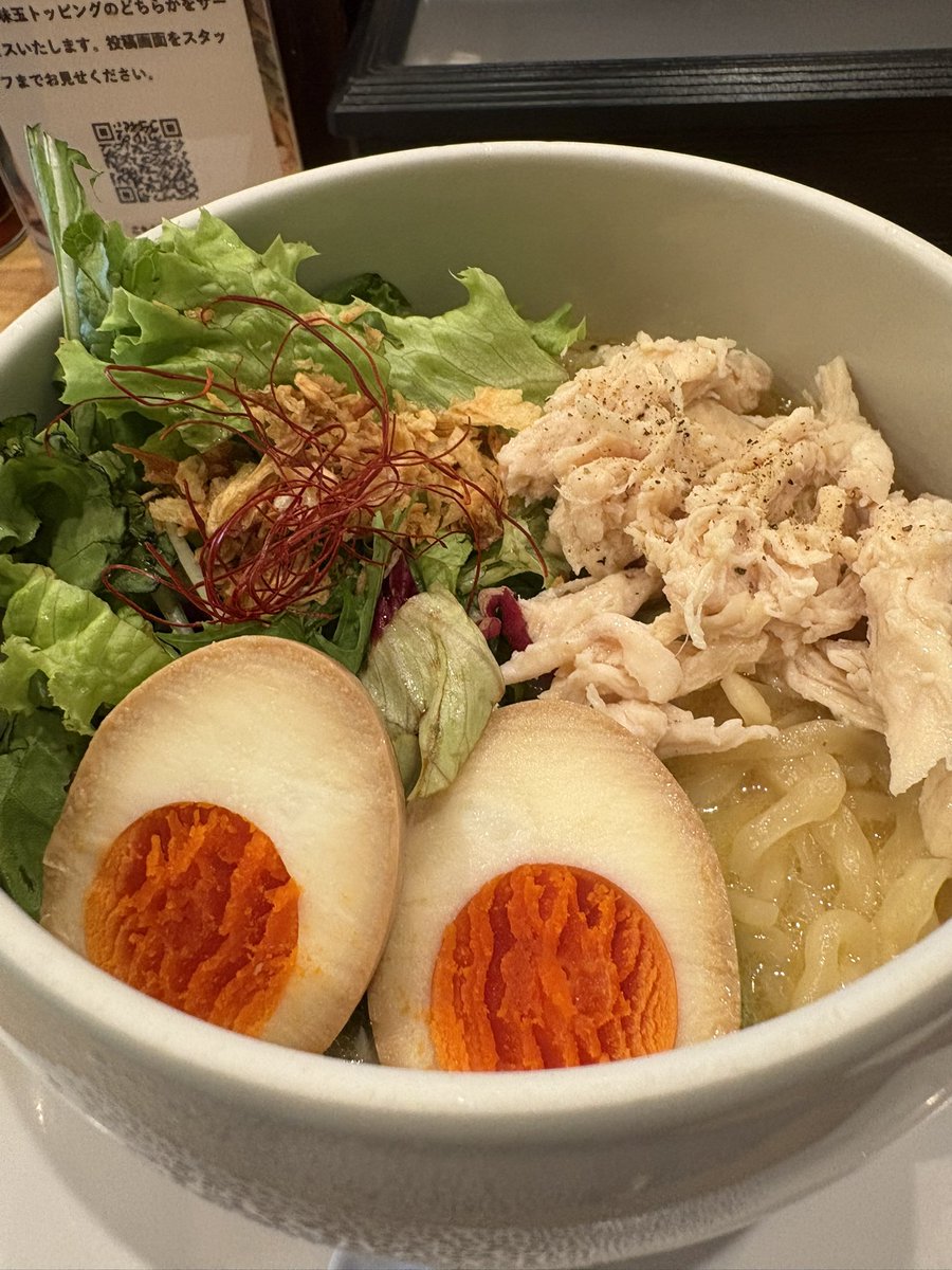 wqw_u's tweet photo. 鶏白湯ラーメン　蔭山
冷房が壊れていて店内は外よりも灼熱🥵
汗だくになりながらも息子も完食

……外に一歩出たら外気が涼しく感じるという

#高田馬場 https://t.co/NDoy5beTy5