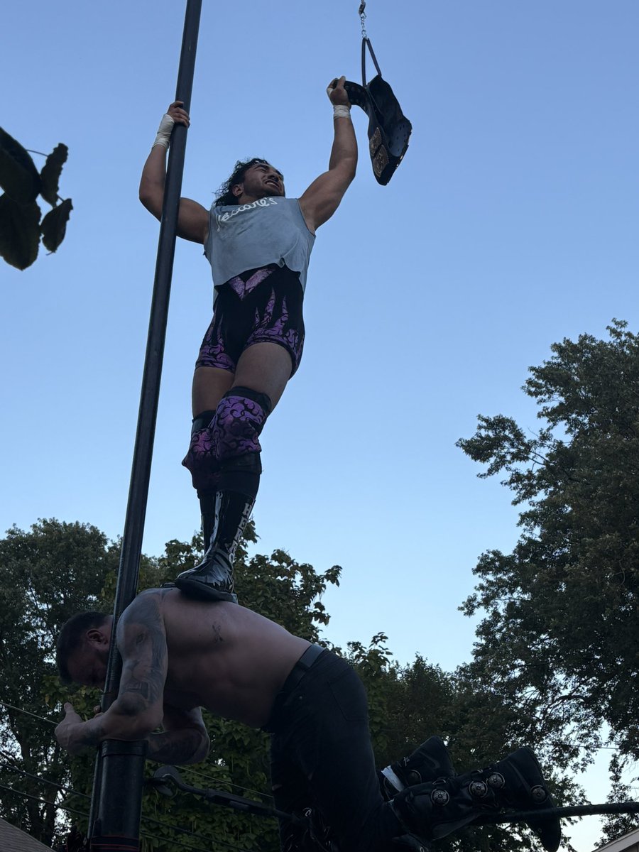 clintcarroll09's tweet image. Still your @ovwrestling heavyweight champion @TheKalHerro