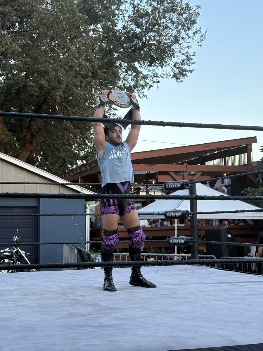 clintcarroll09's tweet image. Still your @ovwrestling heavyweight champion @TheKalHerro