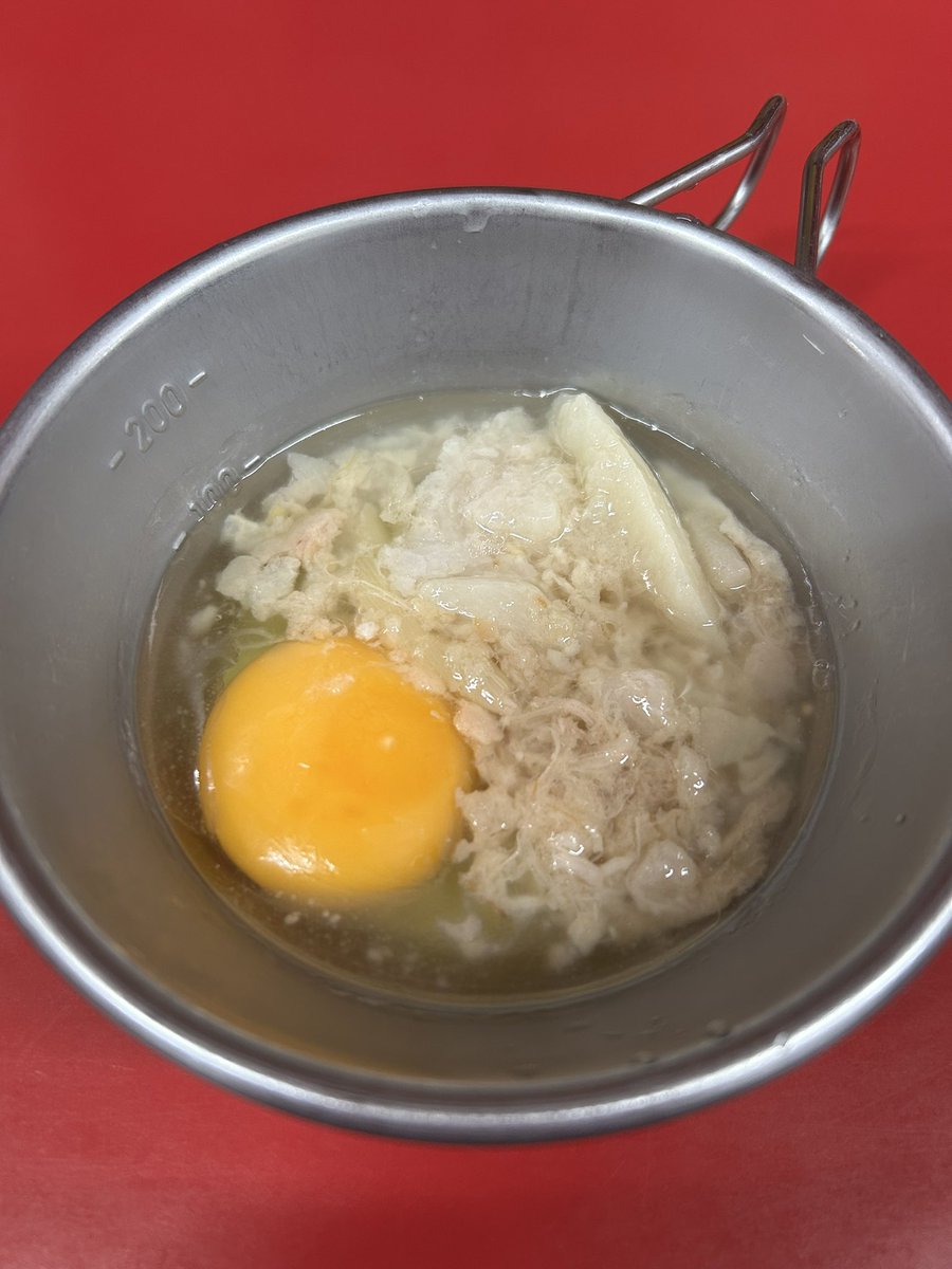 ラーメン二郎 湘南藤沢店

限定TP:🥚脂麹黄身麻呂

生卵+塩麹+背脂+檸檬あたりが入ってるのかな？　
※すき焼き風に食べてね

美味い素材が掛け算的に合わさってるでしょ？
そこにレモンの酸味が脂っこさを締めてるから、全くしつこくないんよね🍋💡

マジで超美味ぇです👍🍜✨
本日もご馳走様でした🙏