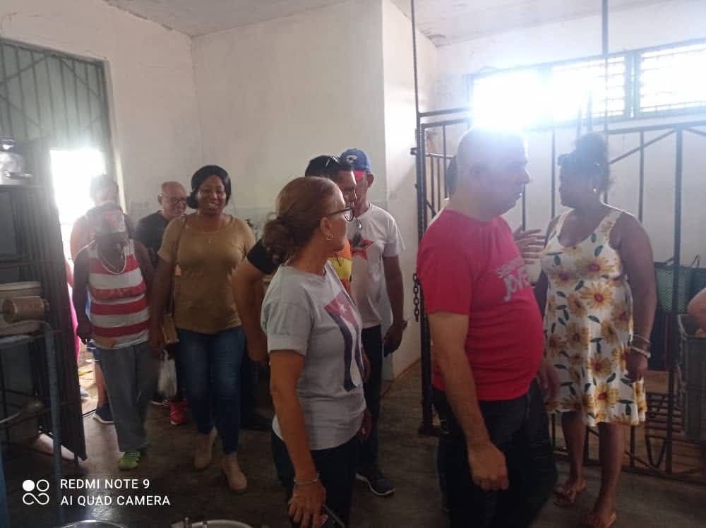 BequeMaya's tweet photo. #Mayabeque 

El Secretario del PCC de Mayabeque y el Gobernador comprobaron la dedicación de las autoridades del Comercio, los trabajadores sociales y la dirección de deporte en los SAF

#LaLuchaNoHaCesado 
#CubaEstáFirme 
#JuntosPorMayabeque https://t.co/bXyTY4ko1n