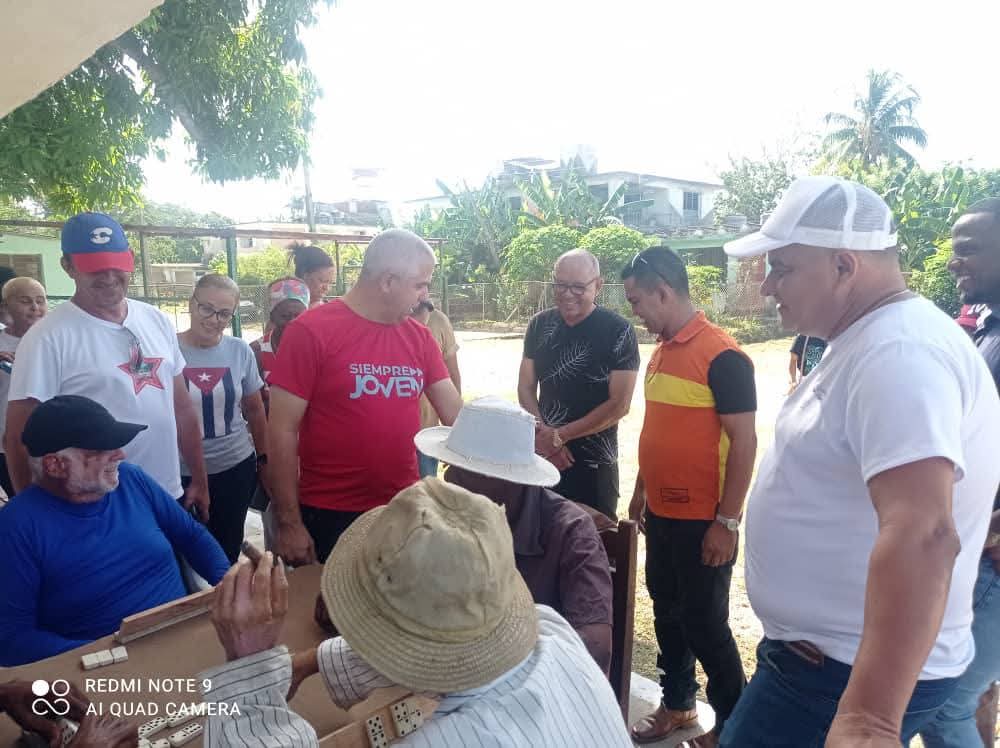 BequeMaya's tweet photo. #Mayabeque 

El Secretario del PCC de Mayabeque y el Gobernador comprobaron la dedicación de las autoridades del Comercio, los trabajadores sociales y la dirección de deporte en los SAF

#LaLuchaNoHaCesado 
#CubaEstáFirme 
#JuntosPorMayabeque https://t.co/bXyTY4ko1n