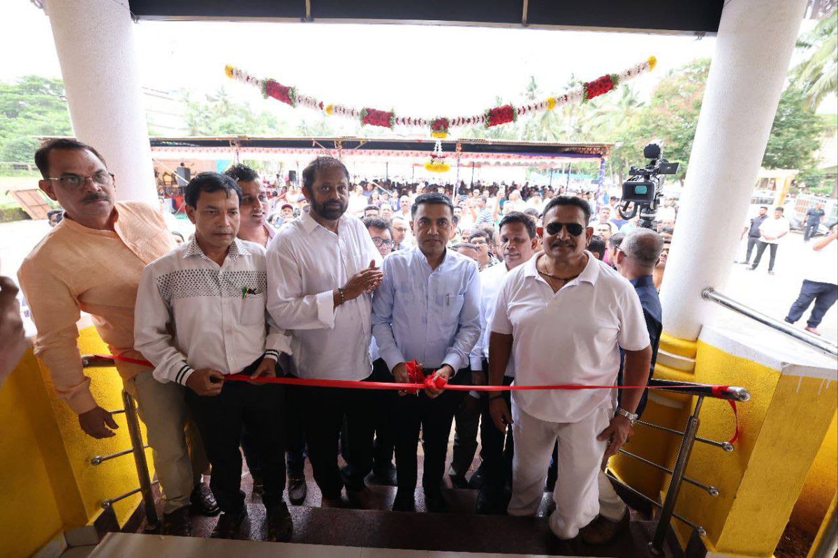 DrPramodPSawant's tweet image. Inaugurated the Health Center/Recreational Hall and Upgraded Facilities at Government Village School Playground, St. Cruz, in presence of MLA Shri @iamrudolffern and other dignitaries.
A step toward enhancing community infrastructure.
